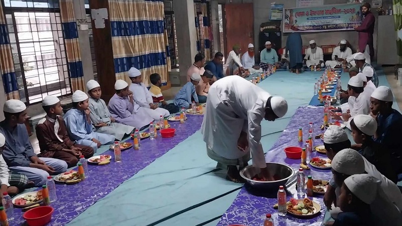 বাসাইলে ‘২০০১ বন্ধু কল্যাণ সোসাইটি'র ইফতার ও দোয়া মাহফিল