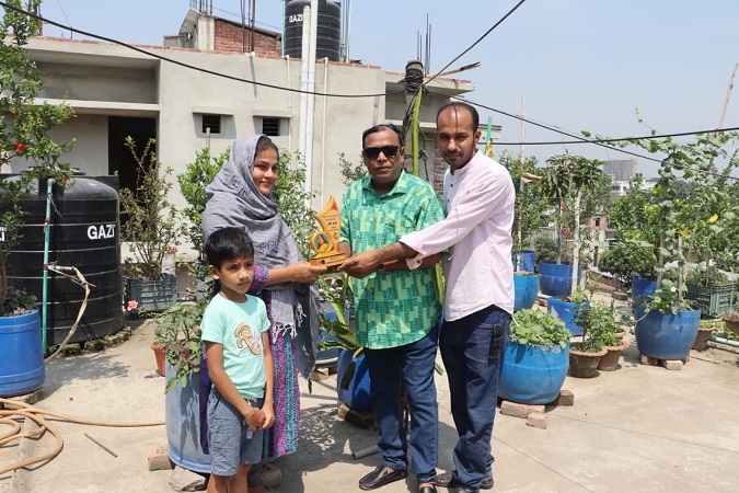 বাড়ির আঙিনায় বা ছাদে বাগান থাকলেই মিলছে উপহার
