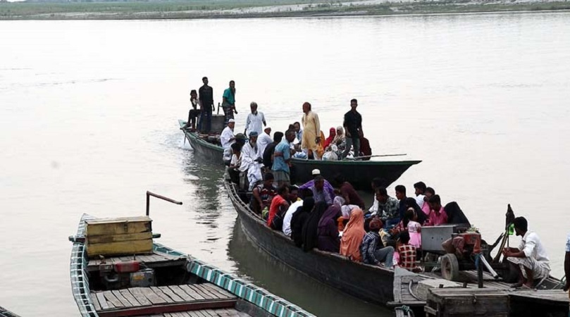 নৌকাই ভরসা চরাঞ্চলের মানুষের!