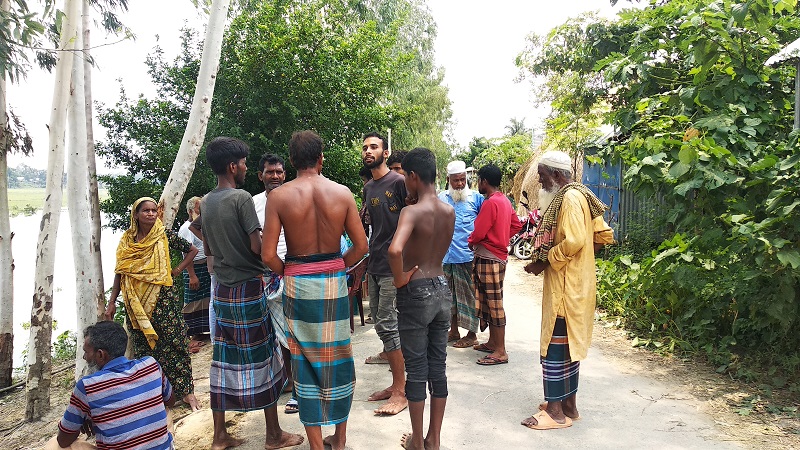 বাসাইলে মসজিদে মাইকিং করে সংঘর্ষ, নিহত ১, আহত ২০