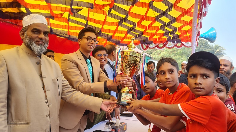 বাসাইলে প্রাথমিক বিদ্যালয় গোল্ডকাপ ফুটবল টুর্নামেন্টের ফাইনাল খেলা অনুষ্ঠিত