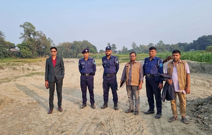 বাসাইলে অবৈধভাবে মাটি কেটে বিক্রির দায়ে এক ব্যক্তিকে জরিমানা