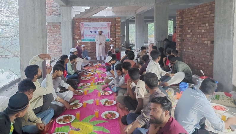 বাসাইল ব্লাড ডোনেশন ক্লাবের ইফতার ও দোয়া মাহফিল অনুষ্ঠিত