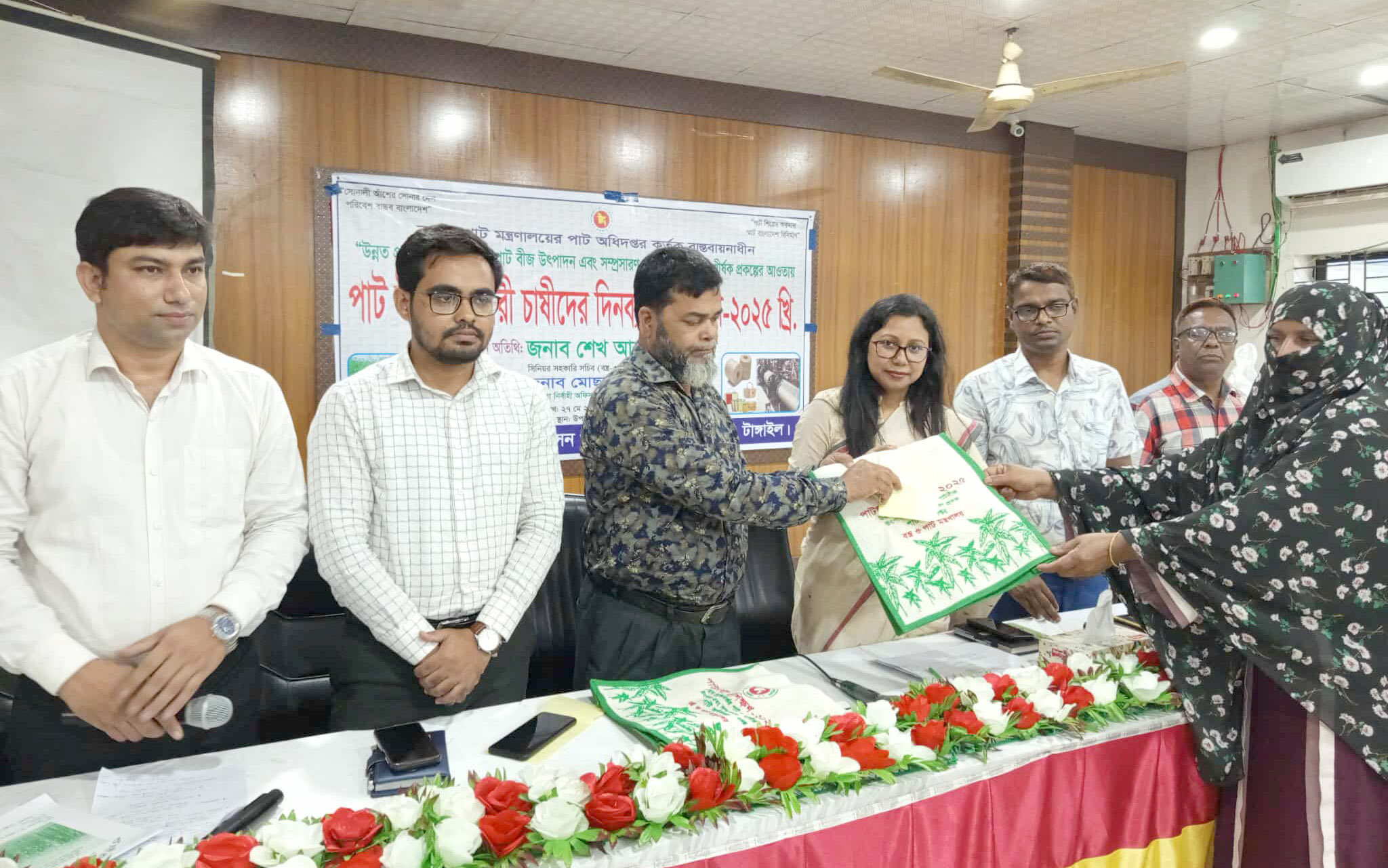 বাসাইলে পাট চাষিদের দিনব্যাপী প্রশিক্ষণ
