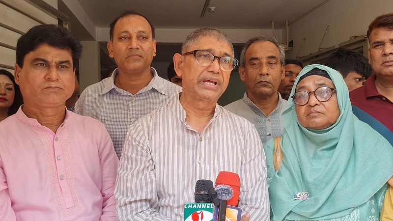 বিচ্ছিন্ন ঘটনা নিয়ন্ত্রণে সরকারকে কঠোর হতে হবে: আযম খান