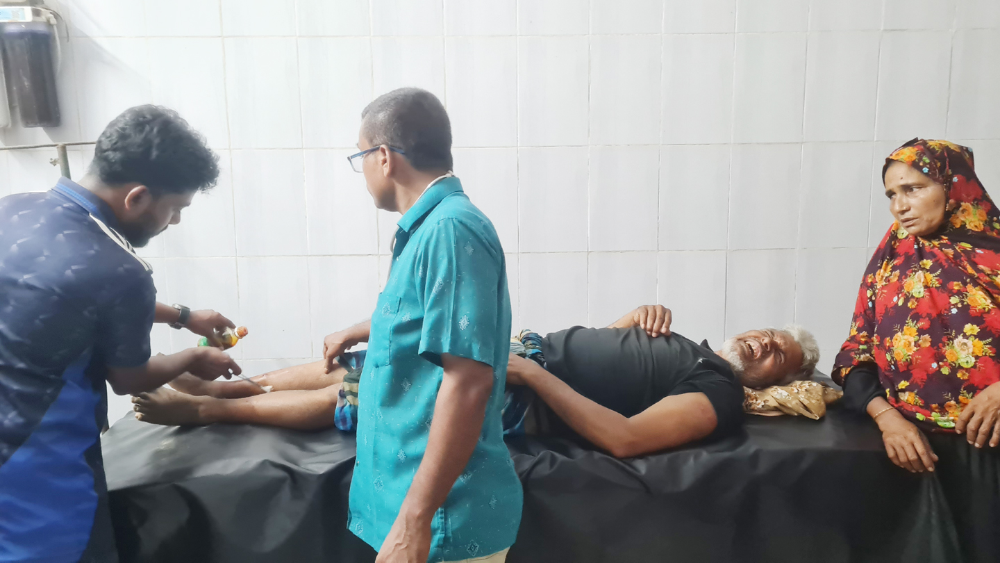 সখীপুরে ভ্যানচালকের ওপর হামলা, রেখে দেয়া হলো ভ্যান ও চাউল
