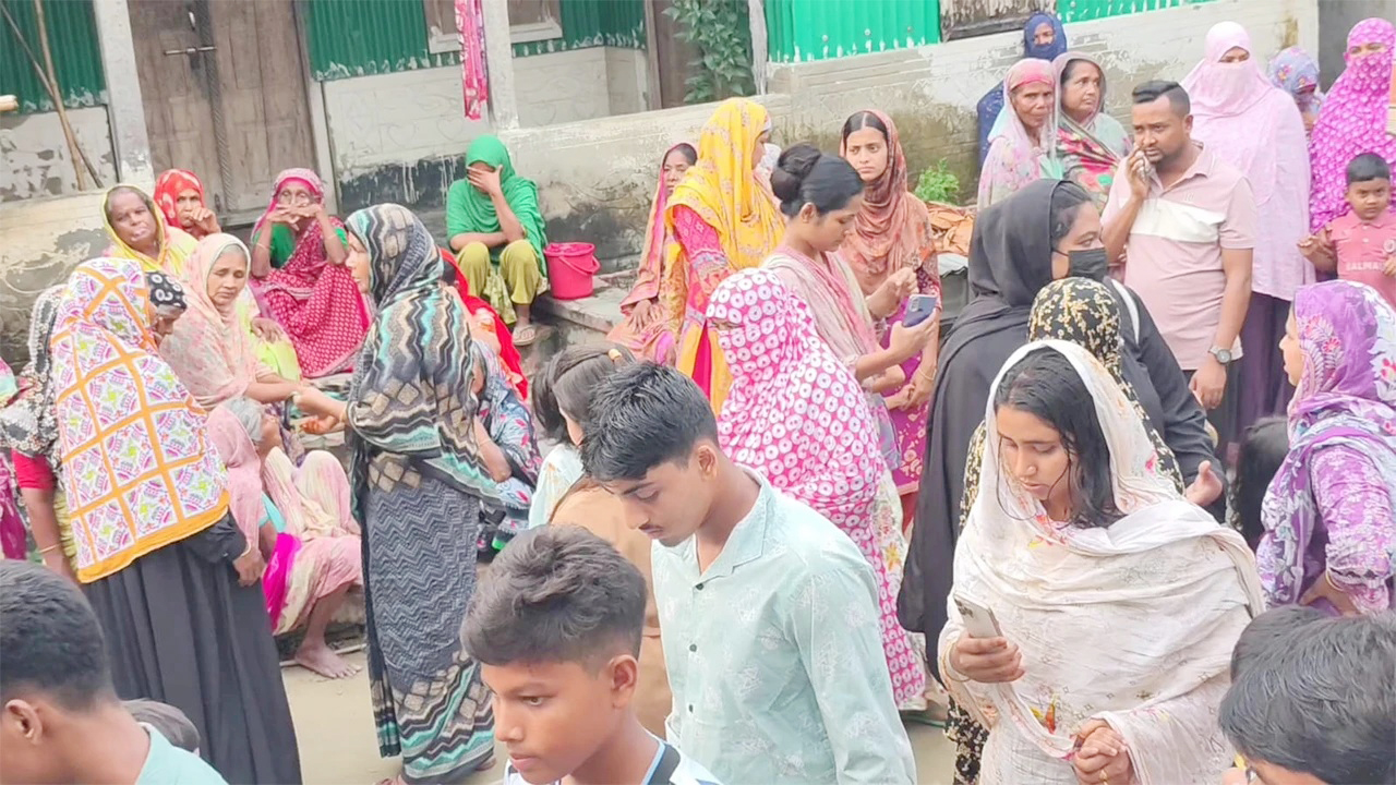 দেলদুয়ারে বজ্রাঘাতে বাবা-মেয়ের মৃৃত্যু