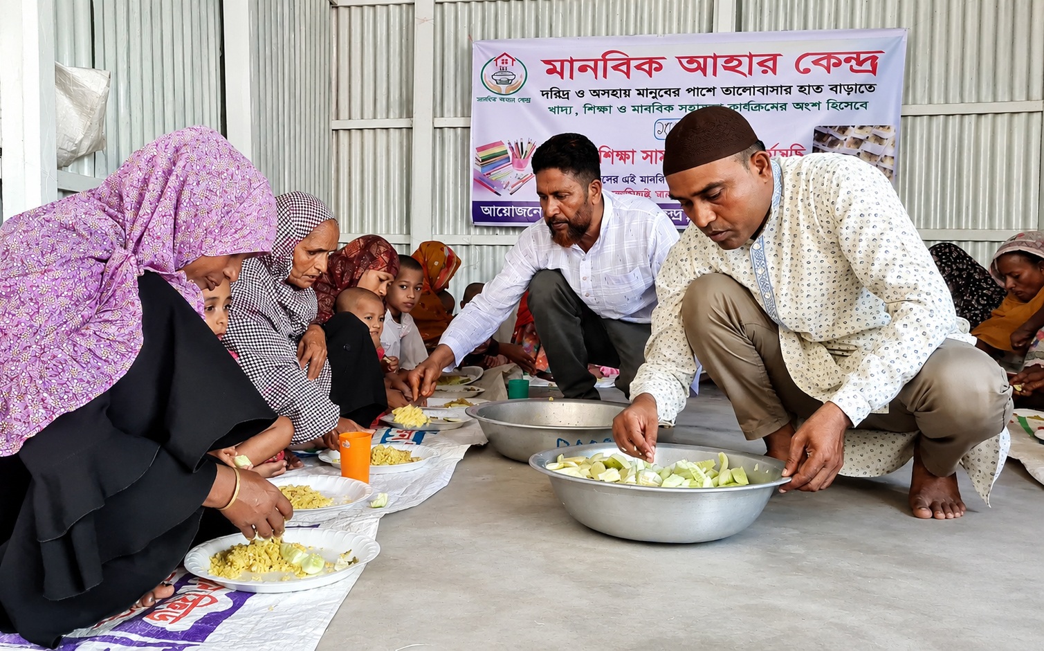 বাসাইলে মানবিক আহার কেন্দ্রের এক বছর পূর্তিতে দোয়া ও দরিদ্রদের নিয়ে গণভোজ অনুষ্ঠিত