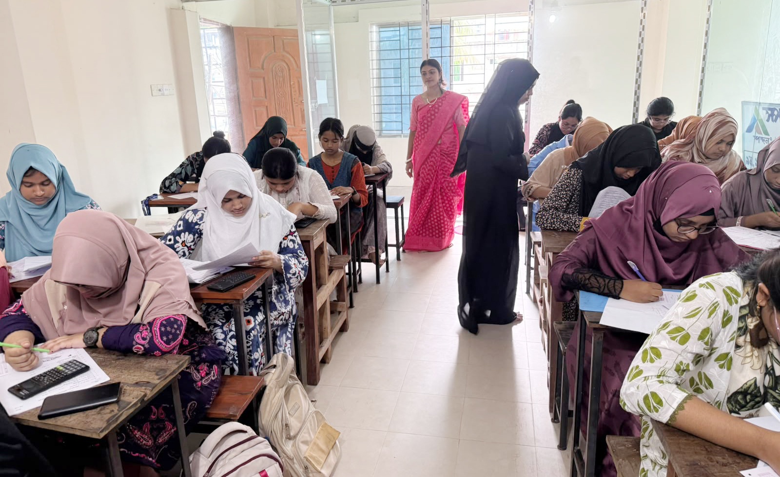 টাঙ্গাইলে স্পন্দনের উদ্যোগে গণিত বিষয়ে মেধাবৃত্তি পরীক্ষা অনুষ্ঠিত